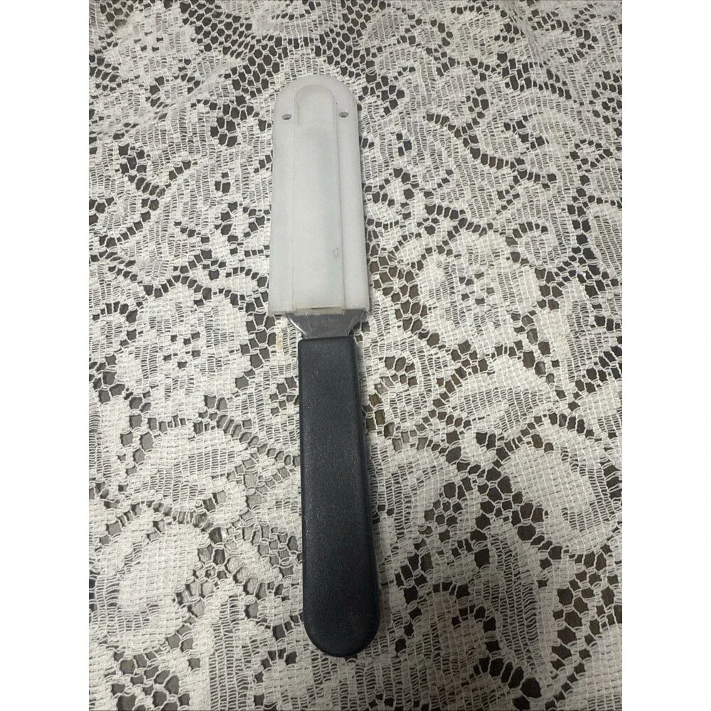 Pampered Chef - Cheese Knife Slicer/Spreader Stainless W/Protective Cover #1125